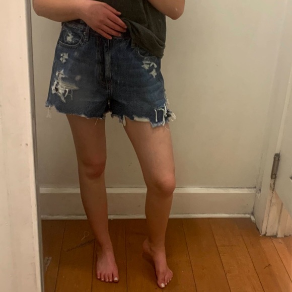 American Eagle Size 6 ripped denim shorts - Picture 3 of 6